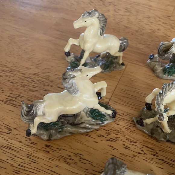 Symbol of happiness 8 horses figurines - Picture 3 of 7